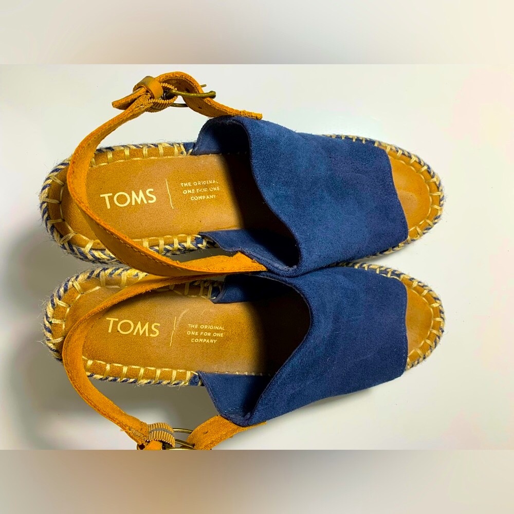 Toms Tan/Blue Heels